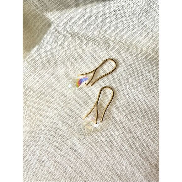 Iridescent teardrop dangle earrings - Picture 2 of 11